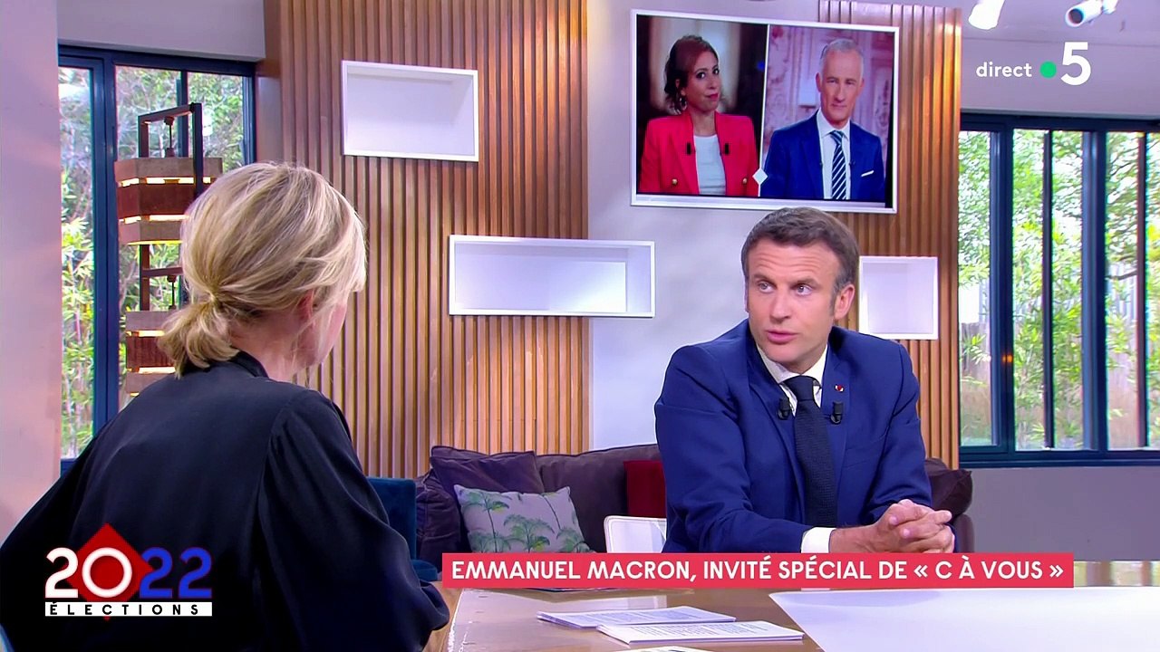 Extrait de l'émission "C à vous" avec Emmanuel Macron comme invité. A l'aube du second tour des présidentielles, il a réagi à la polémique sur Anne-Sophie Lapix, persona non grata pour animer le débat de l'entre-deux-tours.