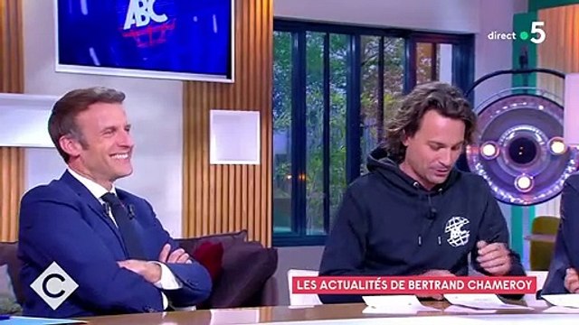 C à vous : Bertrand Chameroy se paye Emmanuel Macron et de sa photo torse nu