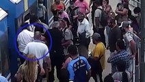 Momento de parar o coração: mulher desmaia e cai da plataforma sob trem em movimento na Argentina - mas sobrevive milagrosamente