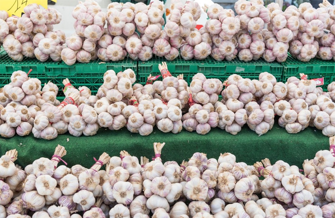 New York restaurants ban garlic over stinky breath trapped in face masks