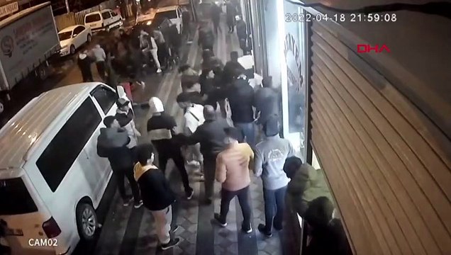 İftar sonrası mahalleyi savaş alanına çevirdiler