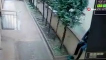 Kartal'da bir hırsız, apartman girişindeki demir korkulukları parçalayarak çaldı
