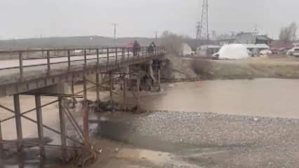 Su seviyesinin yükseldiği derede mahsur kalan 3 kişi kurtarıldı