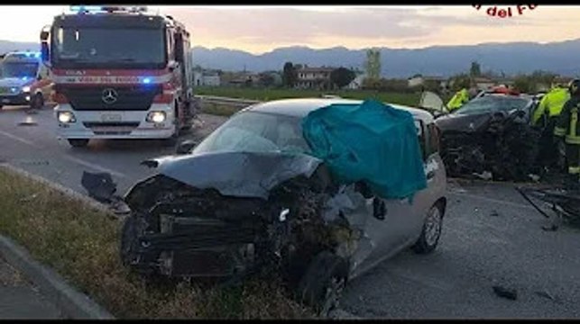 Scontro tra due auto sulla Cadore Mare: un morto e due feriti gravi