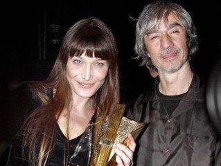 Louis Bertignac revient sur son couple avec Carla Bruni alors qu'elle était mineure : "je me voyais retomber en enfance"