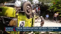 Tak Kuat Menanjak Truk Bermuatan Semen Terbalik