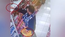 Aksi Pria di Banyumas Curi Minyak Goreng di Minimarket Terekam CCTV