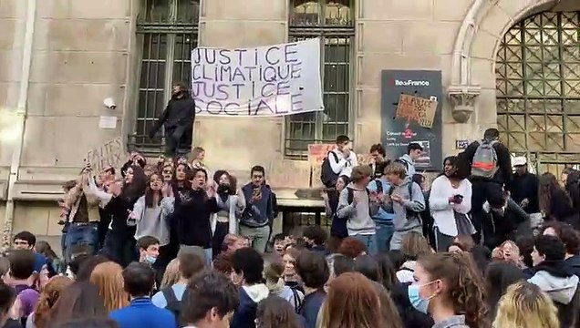 Présidentielle - Des lycéens bloquent des établissements parisiens à quelques jours du second tour: La jeunesse emmerde le FN - VIDEO