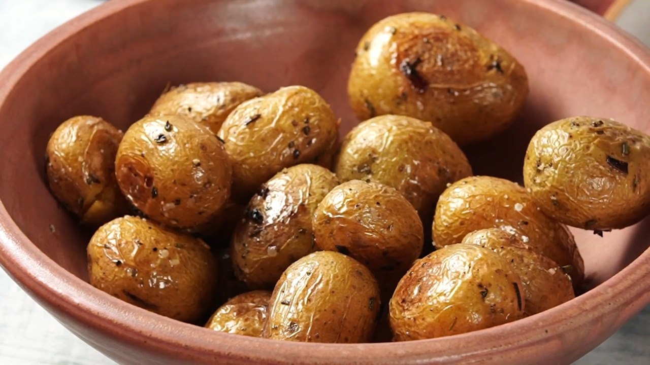 How to Make Roasted Baby Potatoes