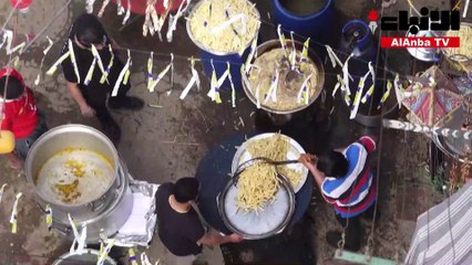 سكان منطقة المطرية في القاهرة ينظمون إفطارا جماعيا