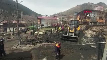 ARTVİN'DE 6 EV YANDI; 1 ÖLÜ, 1 KAYIP