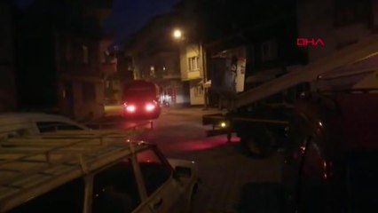 Kütahya'da tarihi bina alev alev yandı