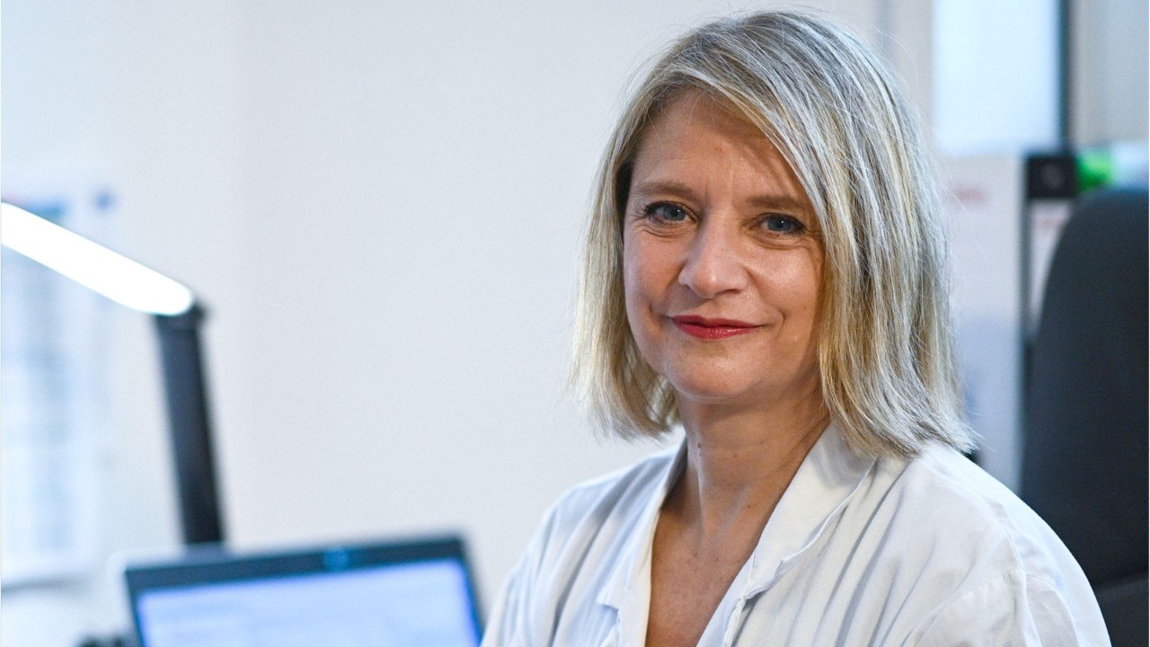 FEMME ACTUELLE - "On vit désormais avec le virus" : les rares confidences de Karine Lacombe depuis son retrait des médias