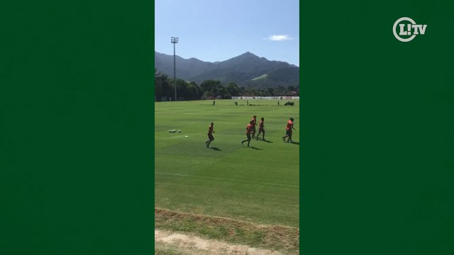 Bom dia, Gabriel! Gabigol tira sarro da imprensa no retorno às atividades no Ninho do Urubu