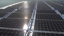 Placas fotovoltaicas flotantes para luchar contra el cambio climático en el embalse de Sierra Brava en Zorita (Cáceres)