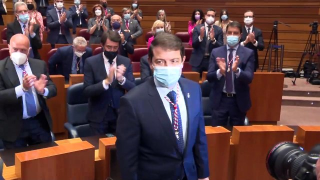 Fernández Mañueco jura su cargo como el presidente de todos