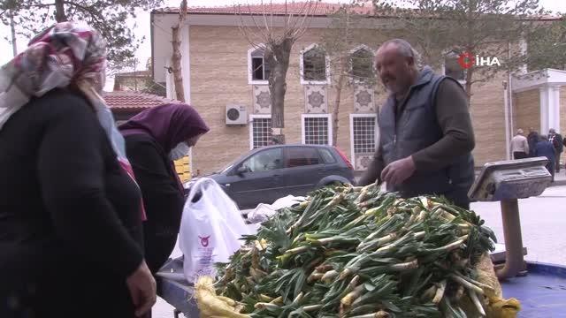 Lezzet ve şifa deposu yabani pırasa tezgahlarda yerini aldı