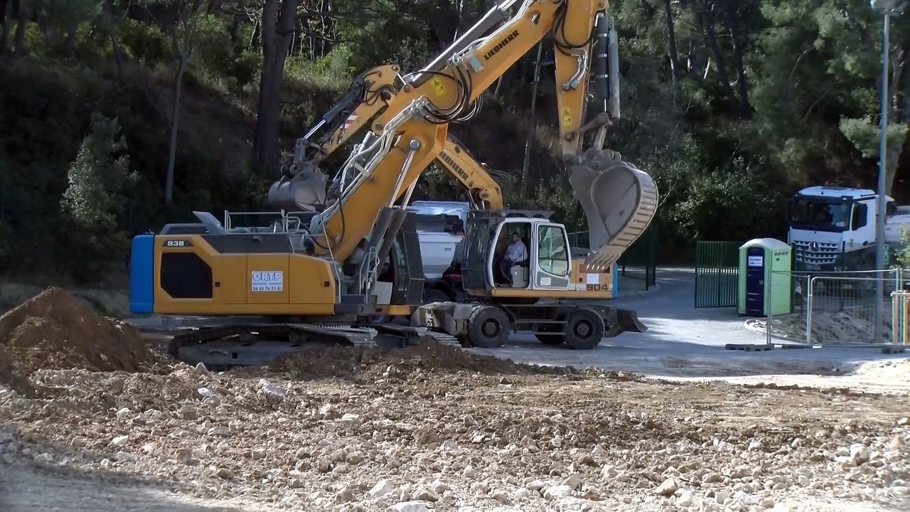 Carry-le-Rouet : démolition en cours de l'ancien gymnase pour laisser place à un complexe sportif