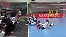 KASTAMONU - A Milli Kadın Hentbol Takımı, Sırbistan maçının hazırlıklarını tamamladı