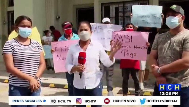 Contratistas y dueños de casas de Bosques de Jucutuma en SPS, protestan debido a la paralización del proyecto