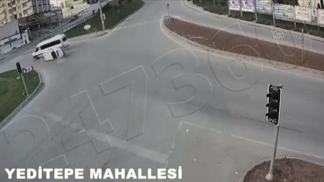 Son dakika haber! GAZİANTEP - Bazı trafik kazaları güvenlik kameralarına yansıdı