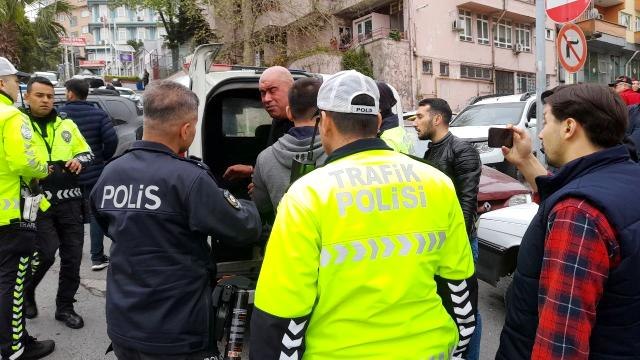 Taksi durağına aracını park eden sürücü gözaltına alındı