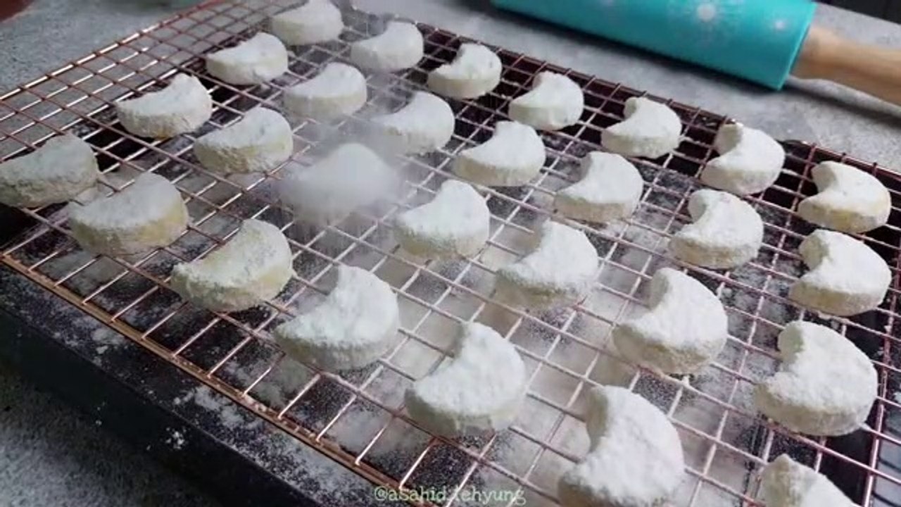 RESEP TURUN TEMURUN KUE SALJU KEJU YANG RENYAH