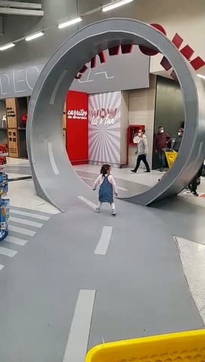 Ambitious Kid Gets Laid Out by Loop
