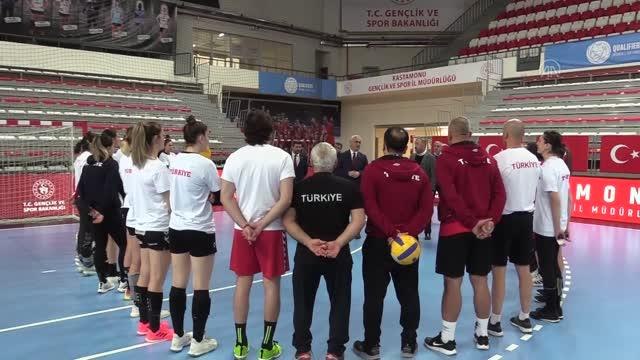 KASTAMONU - Kastamonu Valisi Çakır'dan A Milli Kadın Hentbol Takımı'na moral ziyareti