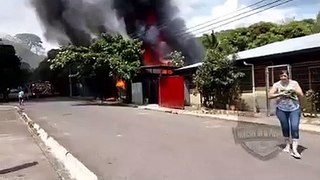Incendio consume una casa en Las Juntas de Abangares, Guanacaste