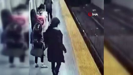 Kanada’da metro istasyonunda bekleyen kadın raylara itildi