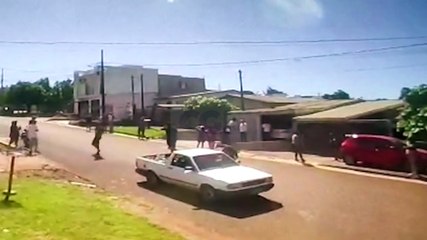 Vídeo: Veja momento em que Júlio César Pagliosa, vítima de tentativa de homicídio, recebe ajuda após ser baleado