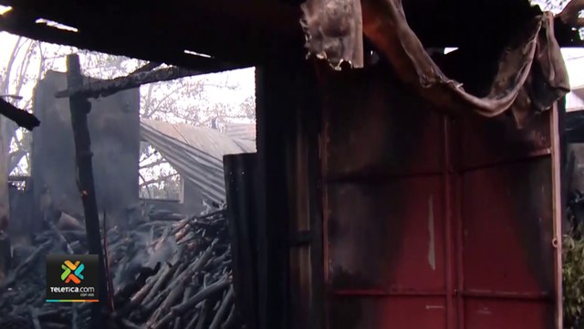 tn7-Dos-adultos-mayores-lo-pierden-todo-tras-incendio-que-consumió-casa-en-Alajuela 190422