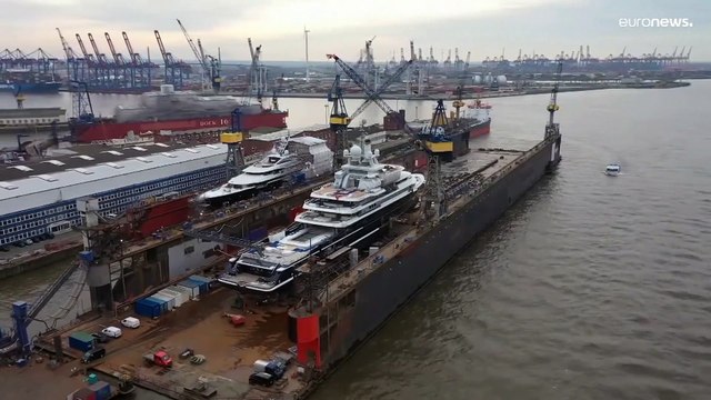 Teure Probleme mit der Luxus-Jacht Dilbar von Putin-Freund Usmanow im Hamburger Hafen
