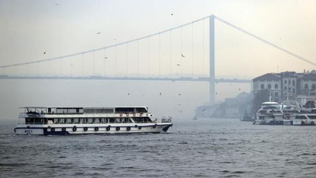 İstanbul Boğazı sis nedeniyle çift yönlü olarak gemi trafiğine kapatıldı