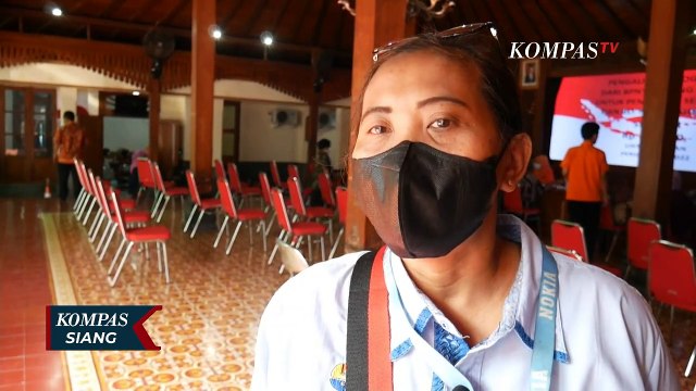 Warga Antre Vaksin covid-19 untuk Dapatkan BLT Minyak Goreng