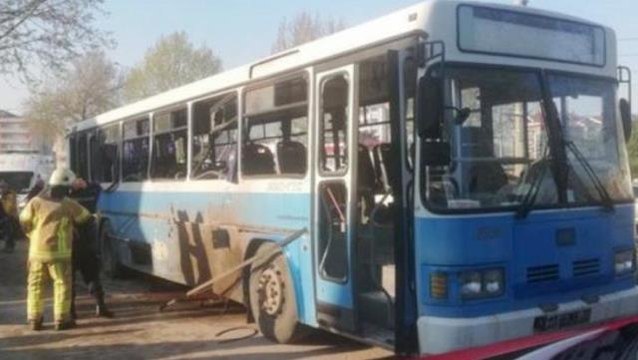 Son dakika! Bursa Valisi'nden cezaevi aracına bombalı saldırıyla ilgili ilk açıklama: El yapımı patlayıcı olduğu düşünülüyor
