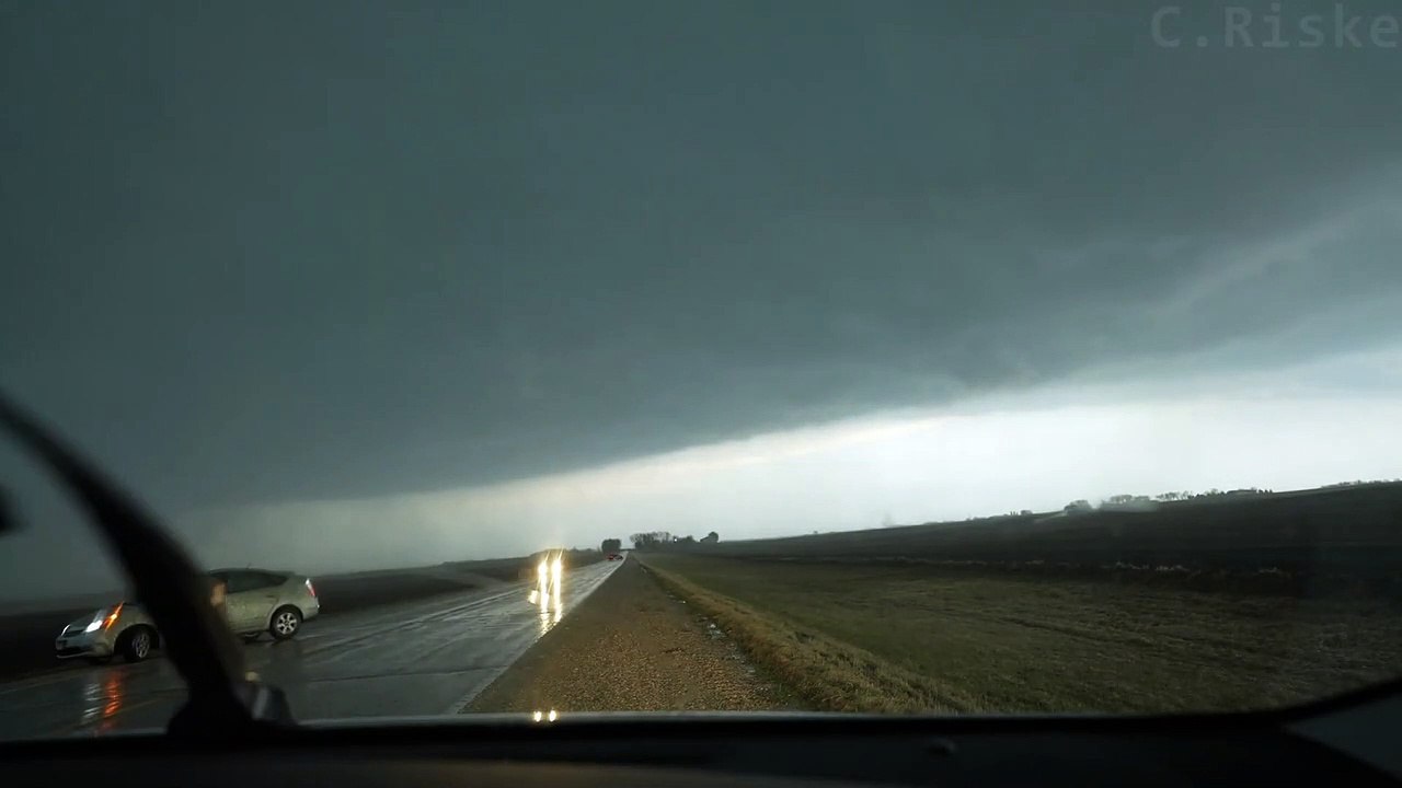 Une voiture frappée par la foudre