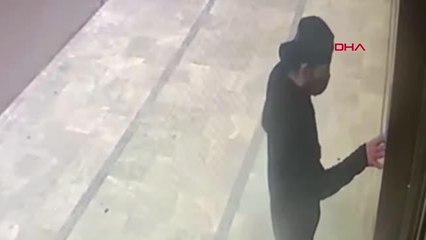 Daire kapılarını açamayan hırsız, bir çuval ayakkabıyı çaldı