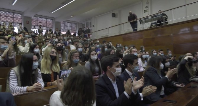 Díaz Ayuso aclamada en la Universidad Complutense de Madrid: Presidenta, presidenta
