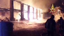 Incendio in un deposito di legna nel trevigiano