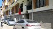 Bursa'daki patlamada şehit düşen infaz koruma memurunun Gemlik'teki evinin bulunduğu binaya Türk bayrağı asıldı