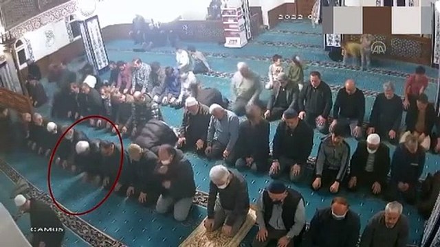 Teravih namazında kalp krizi geçiren adamdan acı haber