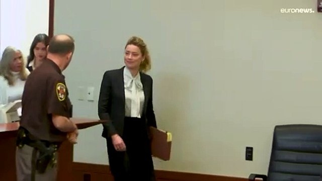 Johnny Depp nie les accusations de violences conjugales portées par son ex-femme Amber Heard