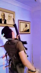 İstanbul'da Pakistanlı genç otomatik silahla poz verdi! Video sosyal medyayı karıştırdı