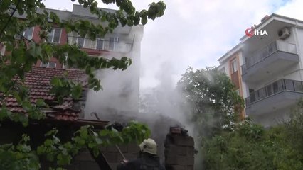 Hırsızlar önce soydu, sonra yaktı