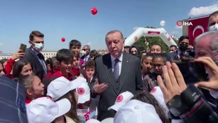 Cumhurbaşkanı Erdoğan TBMM'de çocuklarla bir araya geldi
