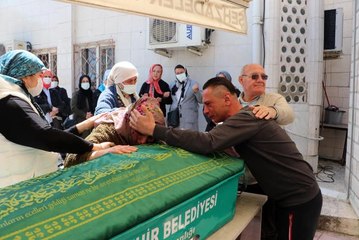 Yemekten zehirlenerek öldüğü öne sürülen çocuğun cenazesi toprağa verildi