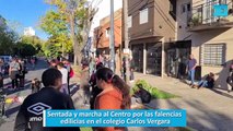 Sentada y marcha al Centro por las falencias edilicias en el colegio Carlos Vergara