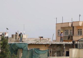MARDİN'DE SİLÜETİ BOZAN 240 YAPIDAN 90'I YIKILDI